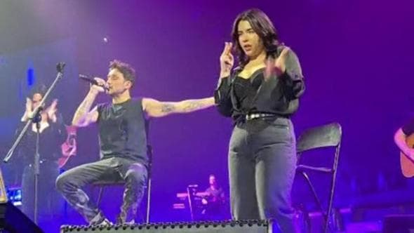 "Sei tu" oltre il silenzio: Fabrizio Moro sul palco con Giorgina Lo Nardo, la canzone rivive in lingua dei segni