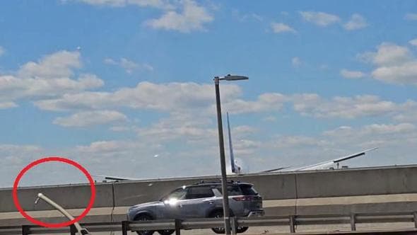 L'impatto con il lampione in autostrada