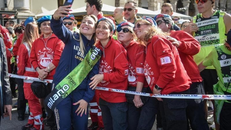 Stramilano da record, oltre 50mila persone: Milano corre con i bersaglieri e la madrina Lollobrigida