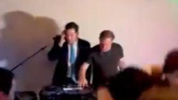 Marco Rubio dj al matrimonio di famiglia: il segretario di Stato Usa mixa e balla